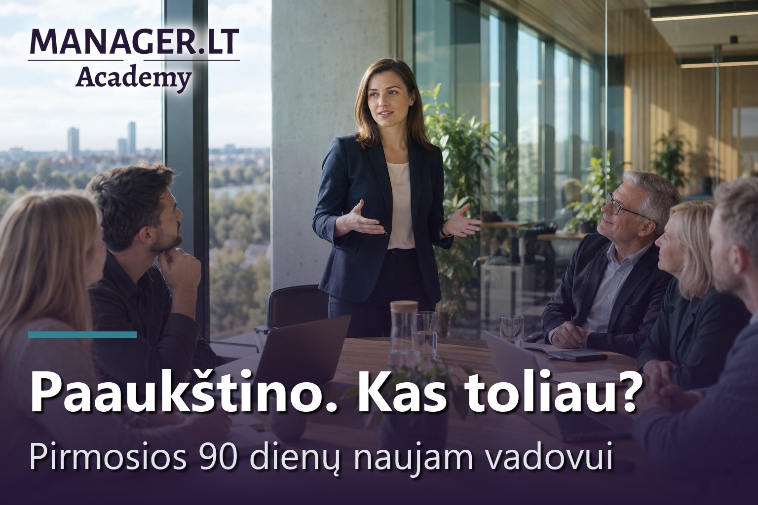 Naujai paskirta komandos vadovė veda pirmą komandos susitikimą, kolegos atidžiai klausosi