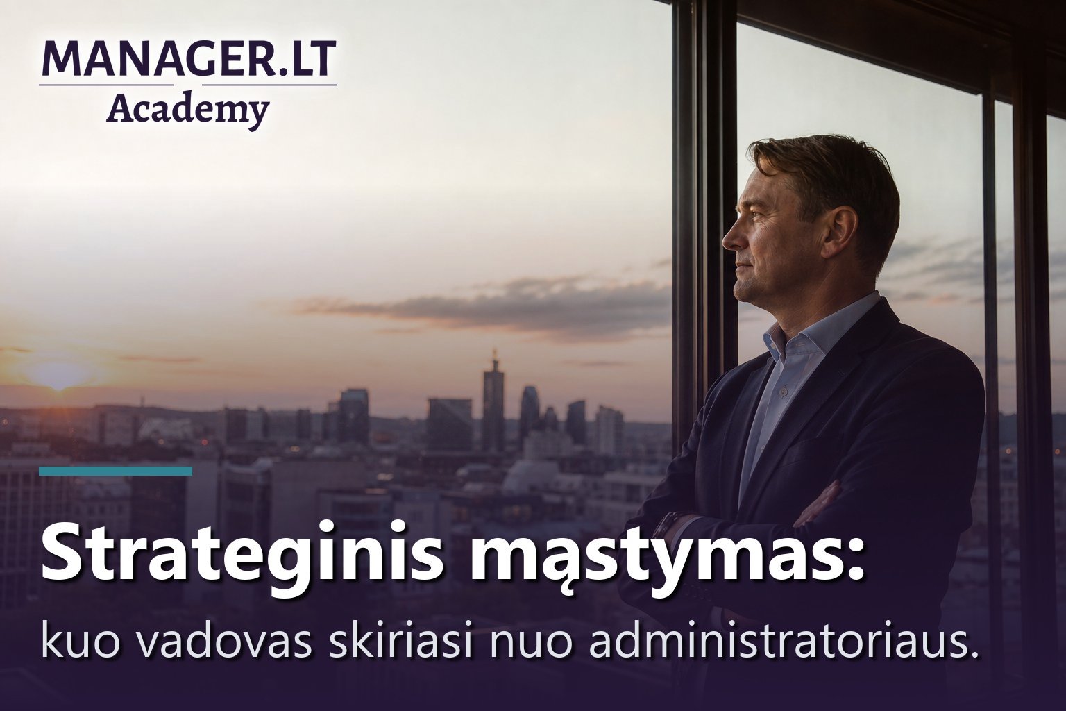 Vadovas žvelgia pro langą į miesto panoramą saulėlydžio metu